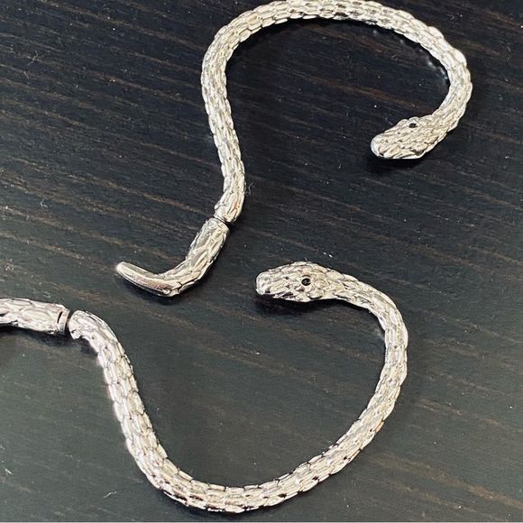Pair of Silver Tone Snake Ear Cuffs Earrings NWT - Picture 9 of 14